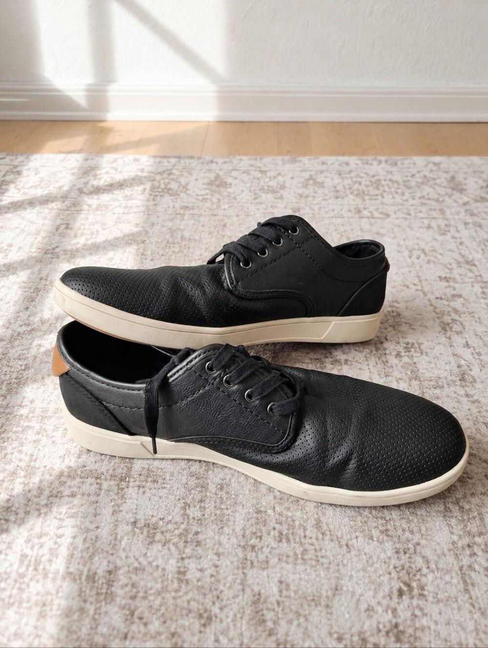 Steve Madden FROZ Perforated Faux Leather Sneakers Black Lace Up Men's 10.5